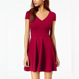 B. Darlin Elegant Red V-Neck Dress Size 3/4